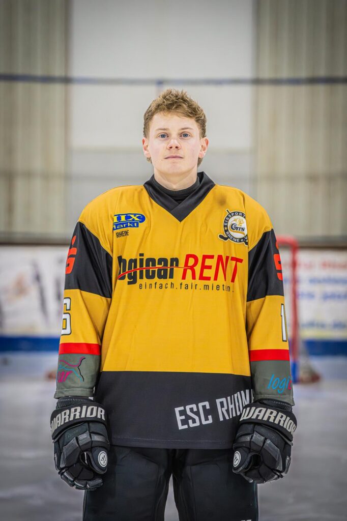 Hüer Sven — F, #16